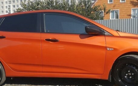 Hyundai Solaris II рестайлинг, 2015 год, 900 000 рублей, 1 фотография