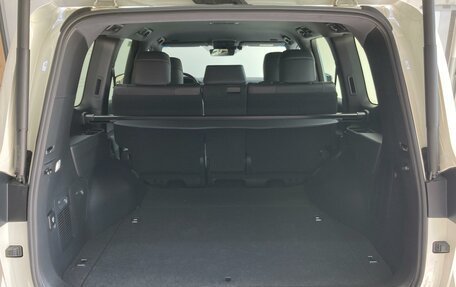 Toyota Land Cruiser, 2023 год, 12 000 000 рублей, 21 фотография