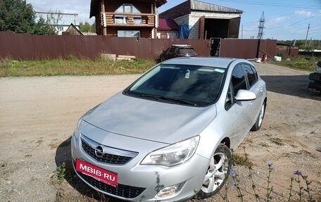 Opel Astra J, 2011 год, 600 000 рублей, 1 фотография