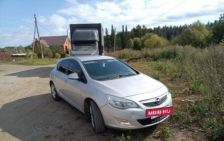 Opel Astra J, 2011 год, 600 000 рублей, 2 фотография
