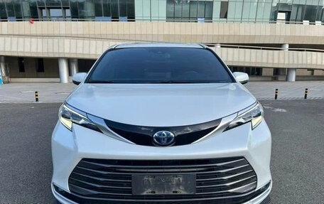 Toyota Sienna, 2021 год, 3 000 500 рублей, 2 фотография