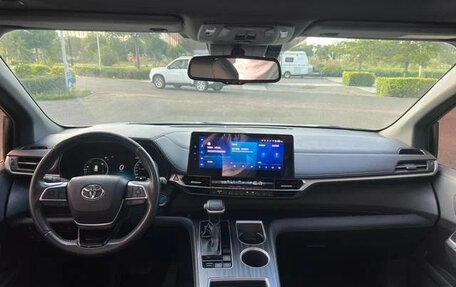 Toyota Sienna, 2021 год, 3 000 500 рублей, 10 фотография