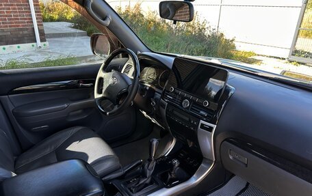 Toyota Land Cruiser Prado 120 рестайлинг, 2007 год, 2 200 000 рублей, 10 фотография