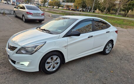 Hyundai Solaris II рестайлинг, 2015 год, 1 050 000 рублей, 2 фотография