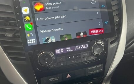 Mitsubishi Pajero Sport III рестайлинг, 2018 год, 2 450 000 рублей, 12 фотография