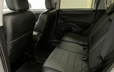 Mitsubishi Outlander III рестайлинг 3, 2009 год, 989 000 рублей, 13 фотография