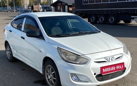 Hyundai Solaris II рестайлинг, 2013 год, 405 000 рублей, 1 фотография