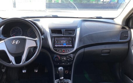 Hyundai Solaris II рестайлинг, 2013 год, 405 000 рублей, 5 фотография