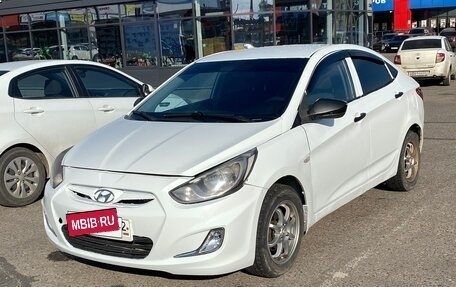 Hyundai Solaris II рестайлинг, 2013 год, 405 000 рублей, 3 фотография