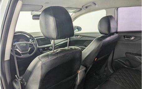 Hyundai Solaris II рестайлинг, 2017 год, 989 000 рублей, 18 фотография