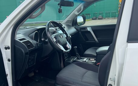 Toyota Land Cruiser Prado 150 рестайлинг 2, 2014 год, 3 400 000 рублей, 3 фотография