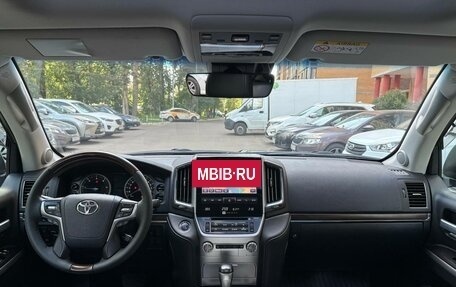 Toyota Land Cruiser 200, 2017 год, 5 900 000 рублей, 14 фотография