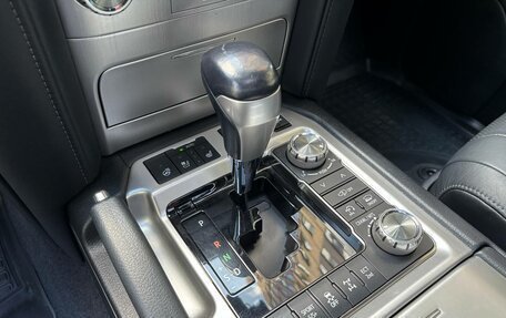 Toyota Land Cruiser 200, 2017 год, 5 900 000 рублей, 19 фотография