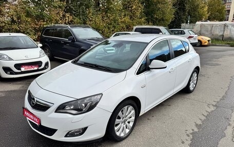 Opel Astra J, 2011 год, 700 000 рублей, 1 фотография