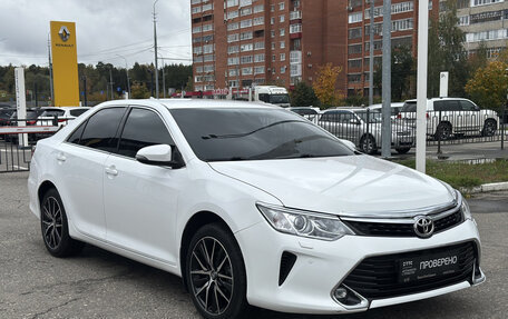 Toyota Camry, 2017 год, 2 320 000 рублей, 7 фотография