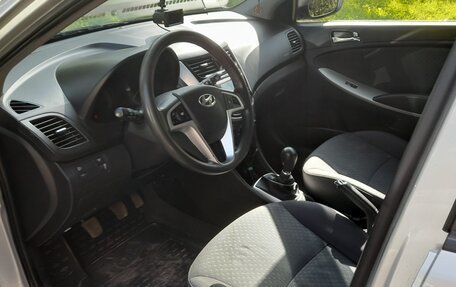 Hyundai Solaris II рестайлинг, 2013 год, 899 999 рублей, 11 фотография