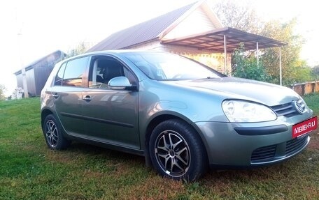 Volkswagen Golf V, 2004 год, 550 000 рублей, 3 фотография