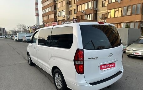 Hyundai H-1 II рестайлинг, 2008 год, 999 999 рублей, 4 фотография