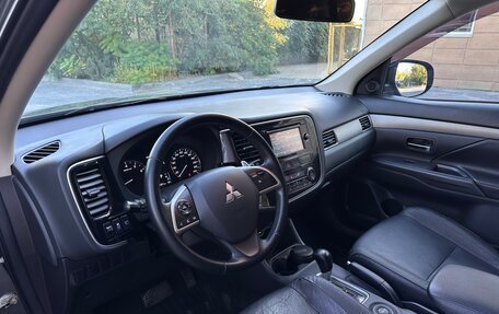 Mitsubishi Outlander III рестайлинг 3, 2014 год, 1 480 000 рублей, 13 фотография