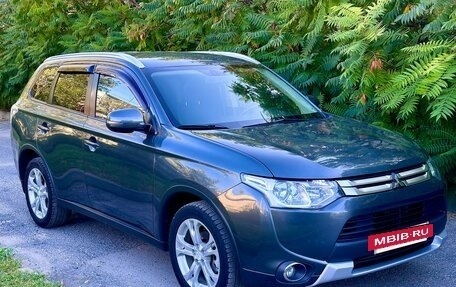 Mitsubishi Outlander III рестайлинг 3, 2014 год, 1 480 000 рублей, 4 фотография