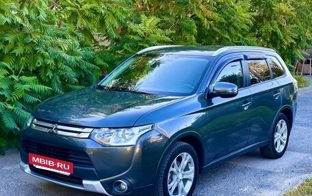 Mitsubishi Outlander III рестайлинг 3, 2014 год, 1 480 000 рублей, 2 фотография