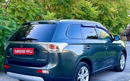Mitsubishi Outlander III рестайлинг 3, 2014 год, 1 480 000 рублей, 10 фотография