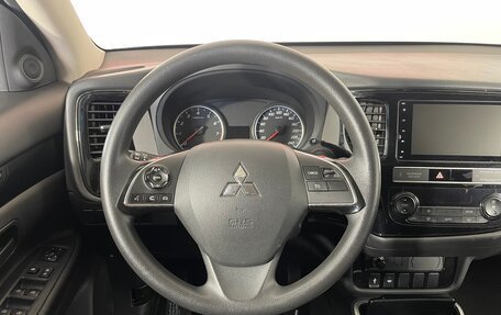 Mitsubishi Outlander III рестайлинг 3, 2019 год, 2 065 000 рублей, 14 фотография