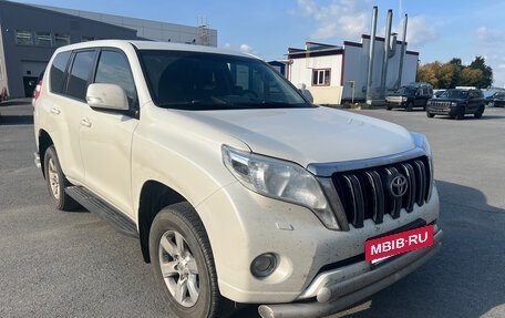 Toyota Land Cruiser Prado 150 рестайлинг 2, 2017 год, 3 199 000 рублей, 3 фотография