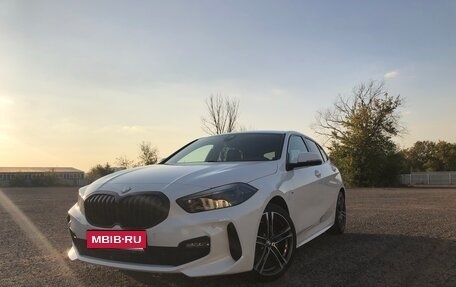 BMW 1 серия, 2021 год, 2 730 000 рублей, 1 фотография