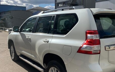 Toyota Land Cruiser Prado 150 рестайлинг 2, 2014 год, 3 200 000 рублей, 13 фотография
