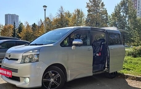 Toyota Voxy II, 2008 год, 1 030 000 рублей, 8 фотография