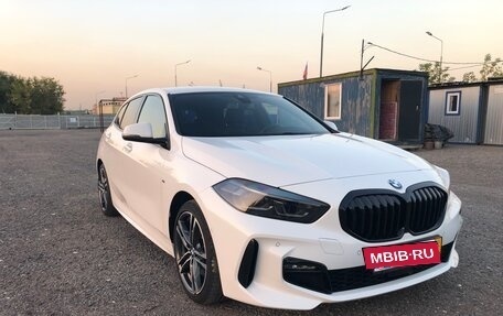 BMW 1 серия, 2021 год, 2 730 000 рублей, 2 фотография