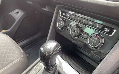 Volkswagen Tiguan II, 2018 год, 2 500 000 рублей, 16 фотография