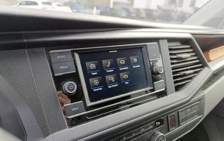 Volkswagen Caravelle T6 рестайлинг, 2021 год, 4 250 000 рублей, 8 фотография