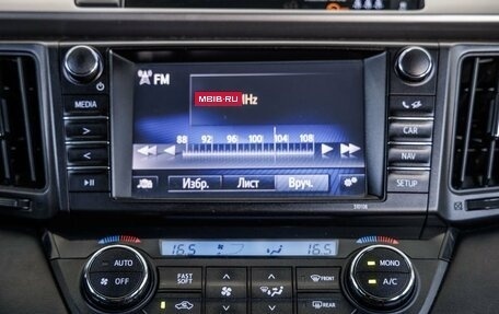 Toyota RAV4, 2017 год, 1 858 000 рублей, 24 фотография