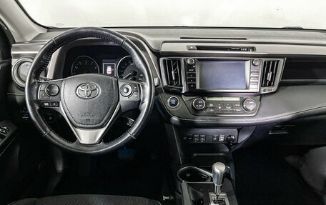 Toyota RAV4, 2018 год, 2 278 000 рублей, 15 фотография