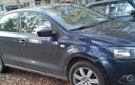 Volkswagen Polo VI (EU Market), 2011 год, 700 000 рублей, 2 фотография
