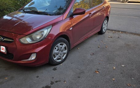 Hyundai Solaris II рестайлинг, 2011 год, 580 000 рублей, 2 фотография
