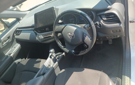 Toyota C-HR I рестайлинг, 2018 год, 2 070 000 рублей, 6 фотография