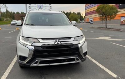 Mitsubishi Outlander III рестайлинг 3, 2019 год, 1 990 000 рублей, 1 фотография