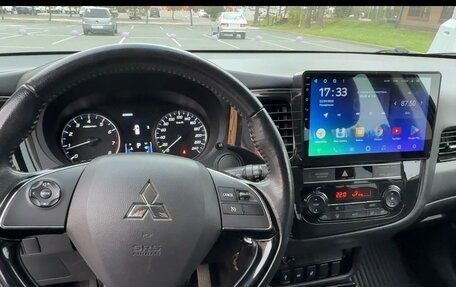 Mitsubishi Outlander III рестайлинг 3, 2019 год, 1 990 000 рублей, 6 фотография