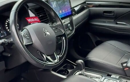 Mitsubishi Outlander III рестайлинг 3, 2019 год, 1 990 000 рублей, 7 фотография