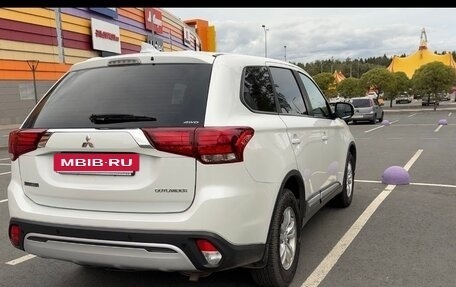 Mitsubishi Outlander III рестайлинг 3, 2019 год, 1 990 000 рублей, 8 фотография