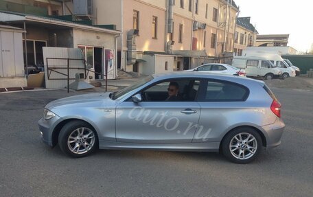 BMW 1 серия, 2010 год, 580 000 рублей, 2 фотография