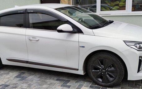 Hyundai IONIQ, 2016 год, 1 800 000 рублей, 8 фотография