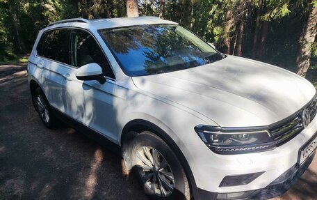 Volkswagen Tiguan II, 2017 год, 1 998 000 рублей, 2 фотография