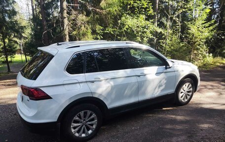 Volkswagen Tiguan II, 2017 год, 1 998 000 рублей, 3 фотография