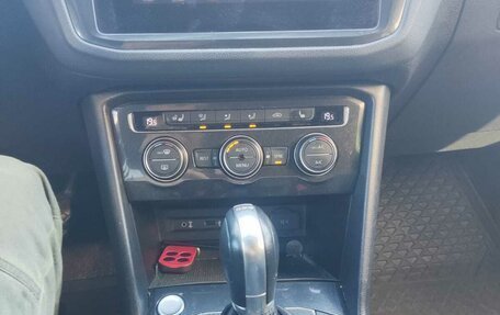 Volkswagen Tiguan II, 2017 год, 1 998 000 рублей, 7 фотография