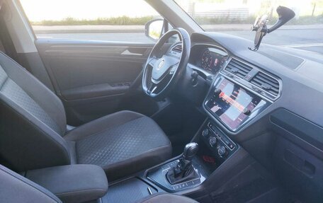 Volkswagen Tiguan II, 2017 год, 1 998 000 рублей, 8 фотография