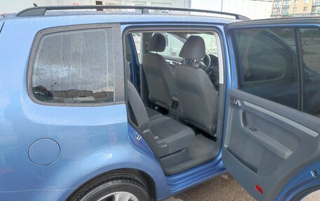 Volkswagen Touran III, 2012 год, 990 000 рублей, 4 фотография